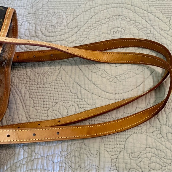 Authentic Louis Vuitton Monogram Bucket Bag GM - Picture 5 of 11